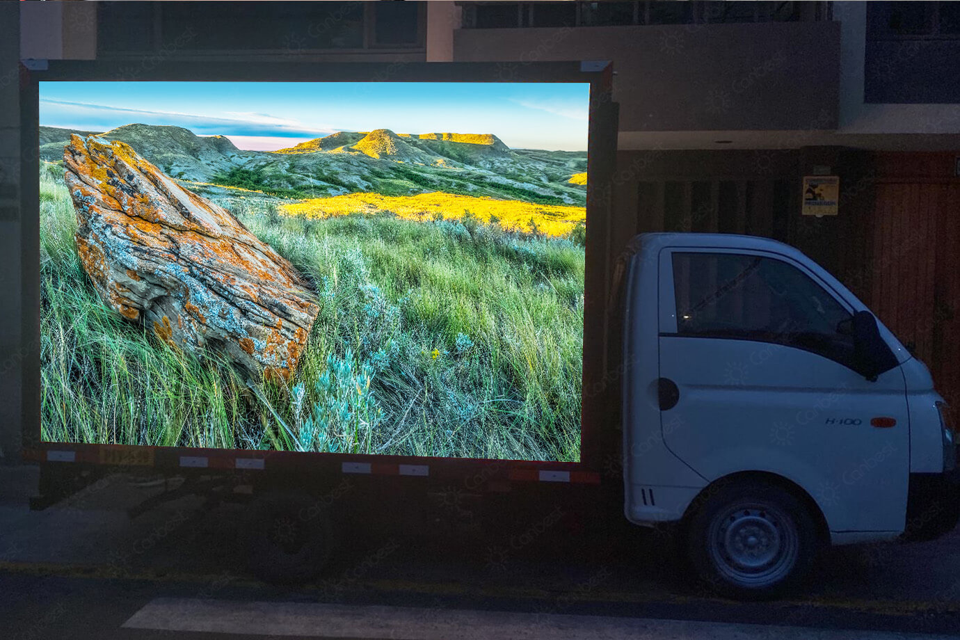 P4 Outdoor Advertising Mobile Truck LED Display Screen in Peru